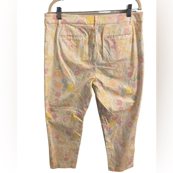 Talbots Perfect Crop floral and white, size 12, button detail on ankle. - Picture 11 of 14